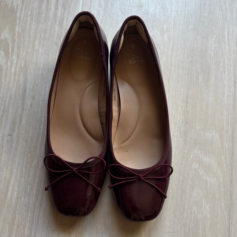 Time and Tru Women's Deep Burgundy Square-Toe Ballet Flats with Bow Accent